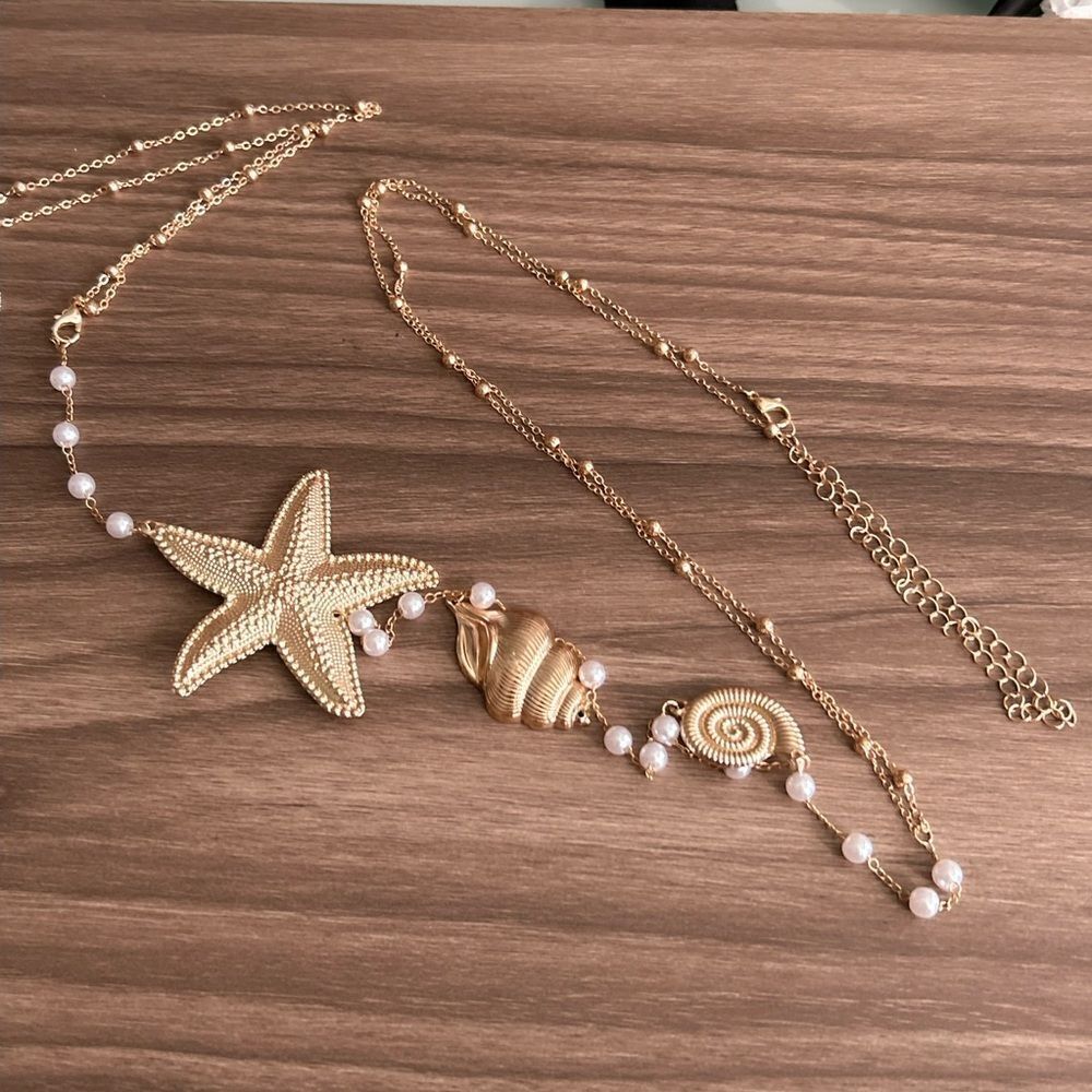 Gold Starfish Necklace Q475 - Picture 4 of 5